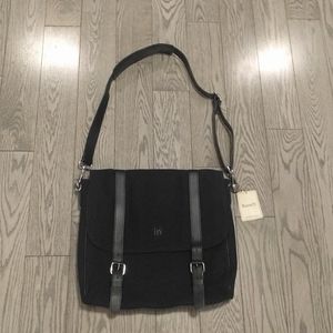 Beautiful messenger bag by Roots🍀🍀🍀